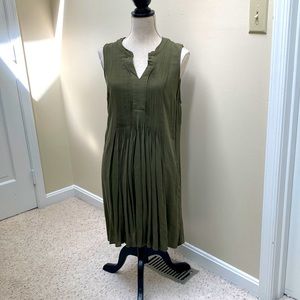 Old Navy size L sleeveless olive green crepe de chine dress